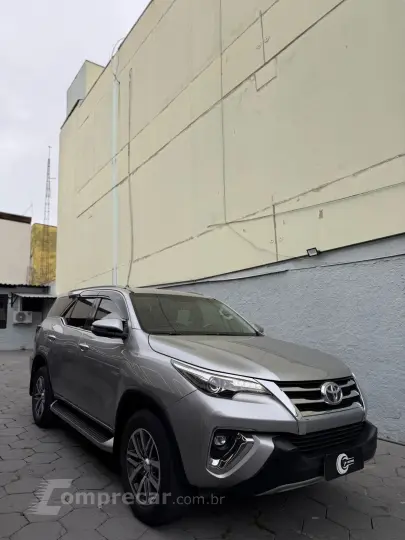 HILUX SW4 2.8 D-4d Turbo SRX 7L 4X4