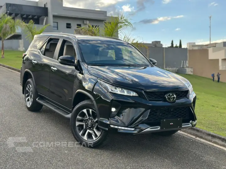 HILUX SW4 2.8 D-4D TURBO DIESEL DIAMOND 7L 4X4 AUTOMÁTICO