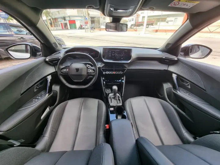 PEUGEOT 2008 1.0 TURBO 200 ALLURE 2025