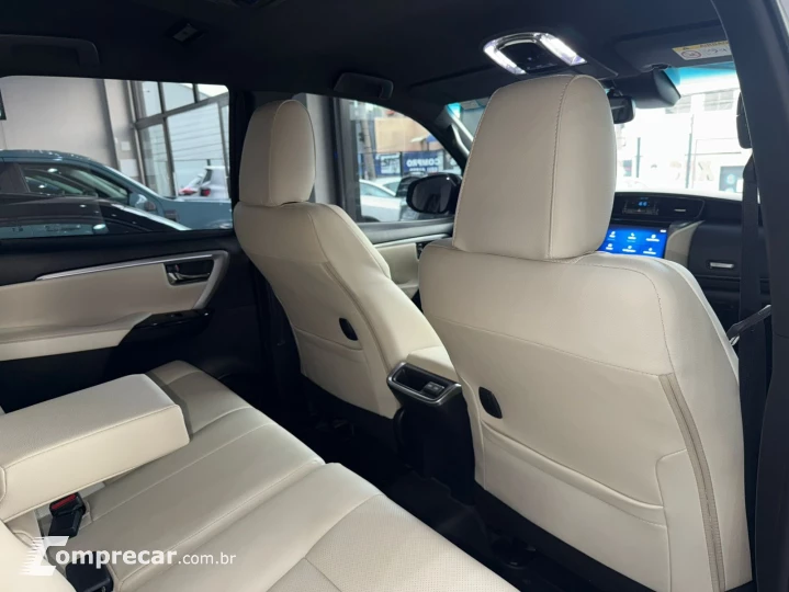 HILUX SW4 2.8 SRX Diamond 4X4 7 Lugares 16V Turbo Intercoole