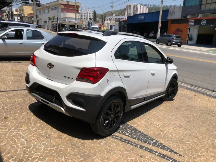 Onix 1.4 Mpfi Activ 8V Flex 4P Automático