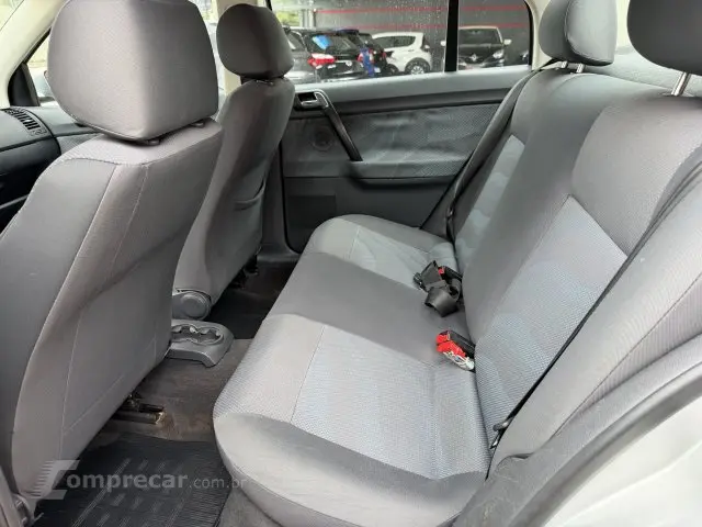 POLO SEDAN - 1.6 MI 8V 4P MANUAL