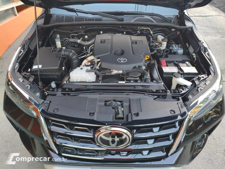 Hilux SW4 2.8 4P SRX 4X4 7 LUGARES TURBO DIESEL AUTOMÁTICO