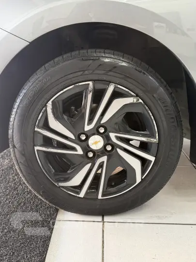 ONIX 1.0 Turbo Plus LT