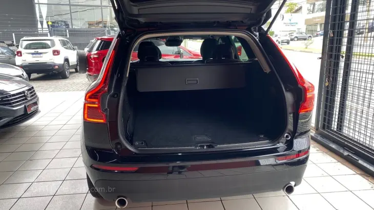 VOLVO XC60 2.0 D5 MOMENTUM AWD