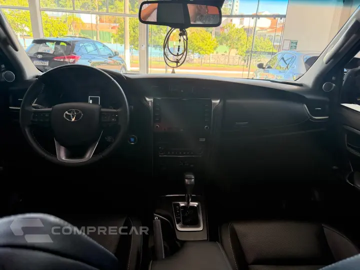 Hilux SW4 2.8 16V 4P SRX 4X4 7 LUGARES TURBO DIESEL AUTOMÁTI