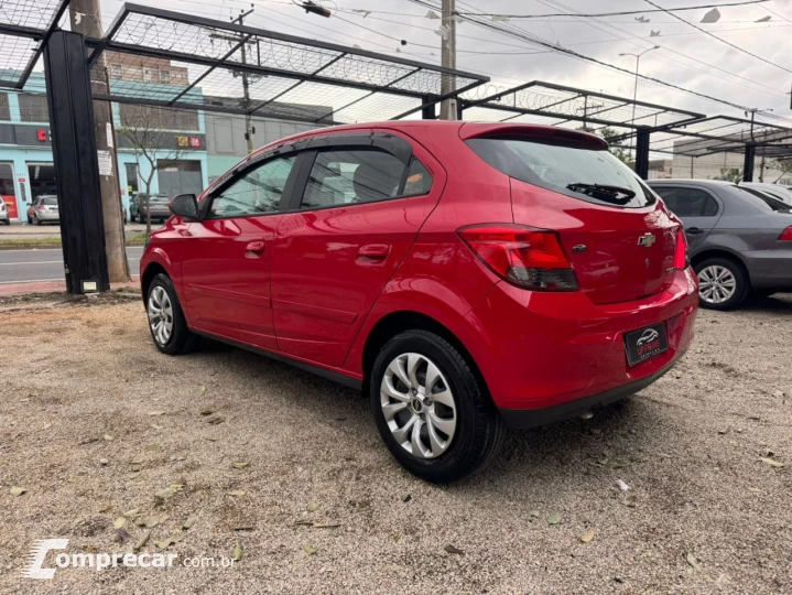 Onix Hatch 1.4 4P FLEX LT AUTOMÁTICO