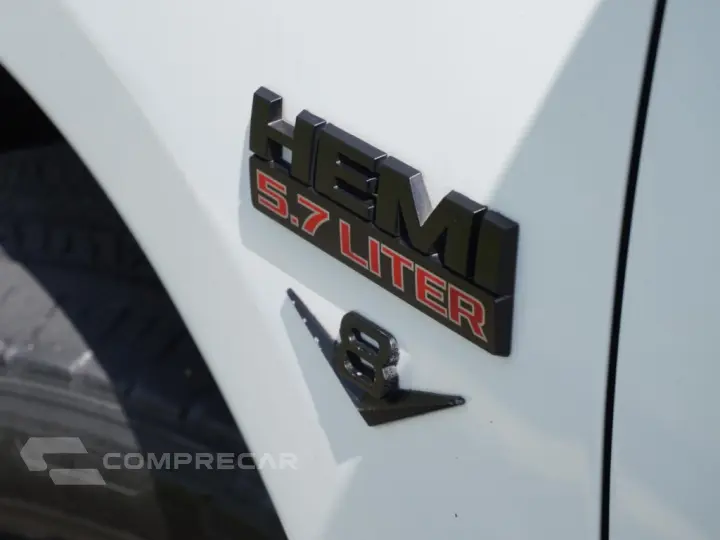 CLASSIC 5.7 V8 GASOLINA LARAMIE NIGHT EDITION CD 4X4 AUTOMÁT