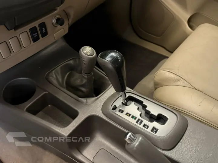 HILUX SW4 3.0 SRV 4X4 7 LUGARES 16V TURBO INTERCOOLER DIESEL