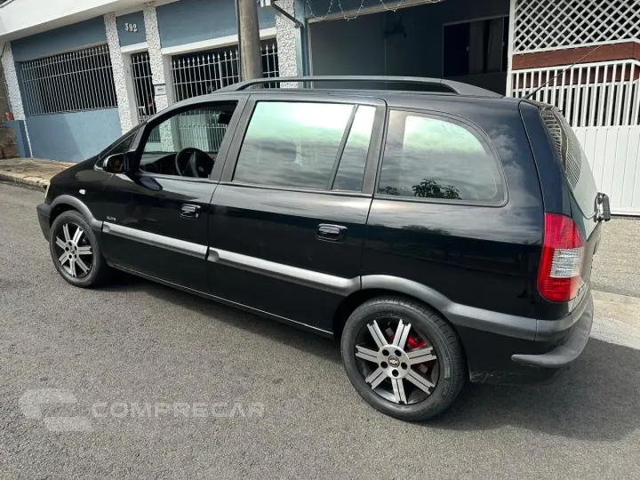 Zafira 2.0 4P ELITE FLEX 7 LUGARES AUTOMÁTICO