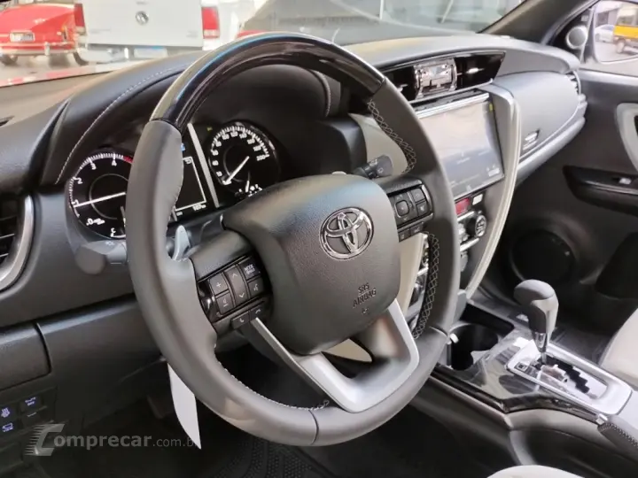 HILUX SW4 2.8 D-4D TURBO DIESEL DIAMOND 7L 4X4 AUTOMÁTICO