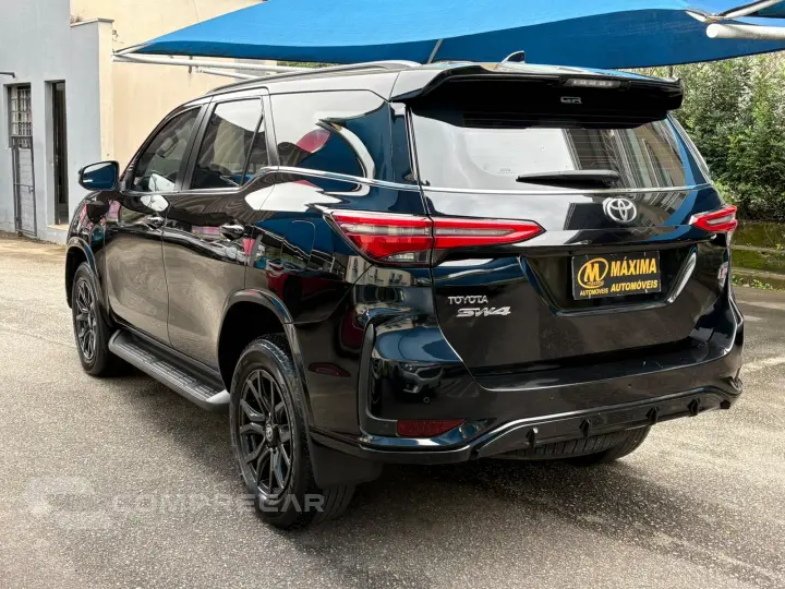 HILUX SW4 2.8 D-4d Turbo Gr-s 7L 4X4