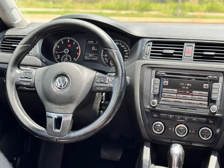 Jetta 2.0 Comfortline Tiptronic (Flex)
