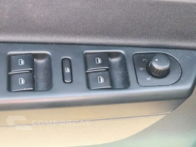 FOX - 1.0 MI 8V 4P MANUAL