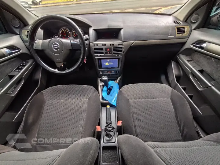 VECTRA 2.0 MPFI GT HATCH 8V FLEX 4P MANUAL