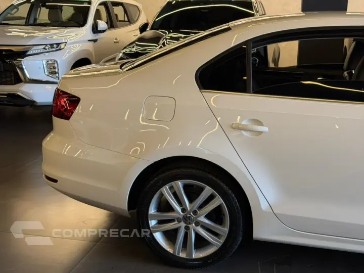 JETTA 2.0 TSI HIGHLINE 211CV GASOLINA 4P TIPTRONIC