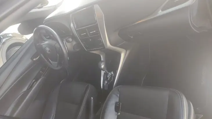 Yaris XLS automático/ teto