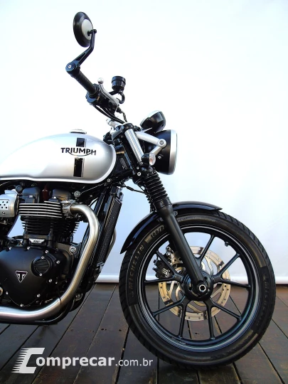 TRIUMPH STREET TWIN
