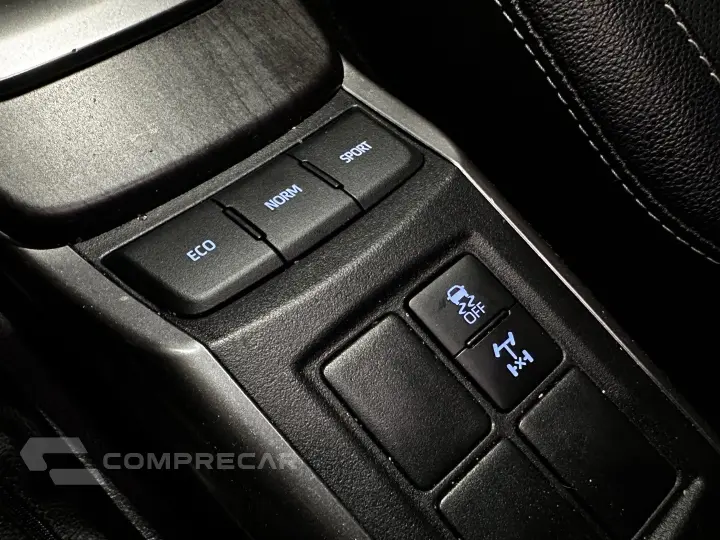 HILUX SW4 2.8 D-4D TURBO DIESEL SRX 7L 4X4 AUTOMÁTICO