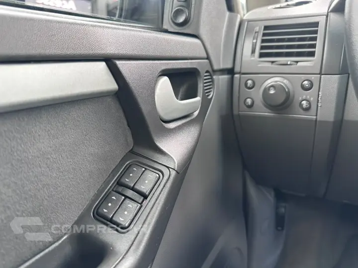 MERIVA 1.8 MPFI PREMIUM 8V FLEX 4P AUTOMATIZADO