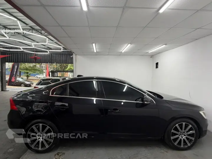 S60 T-5 MOMENTUM 2.0 245cv 4p