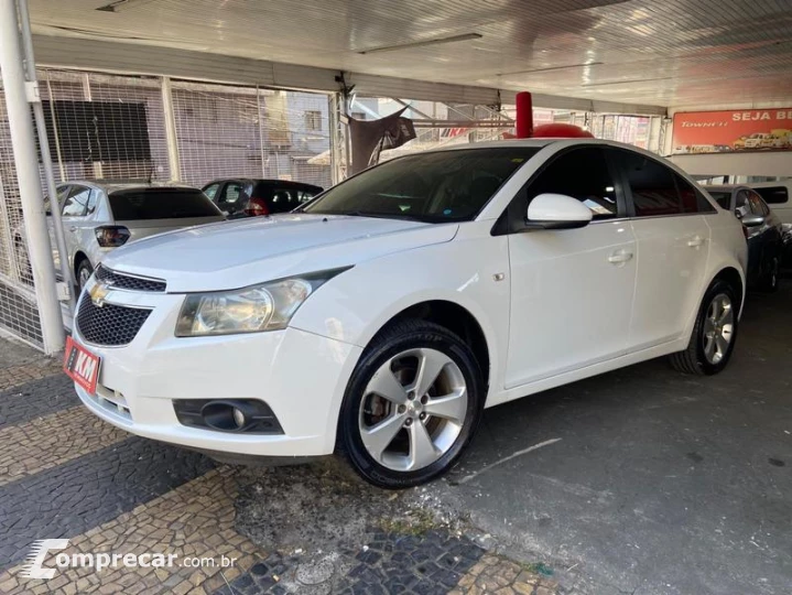 CRUZE SEDAN LT