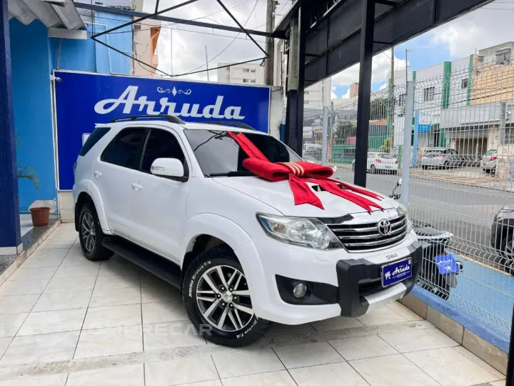 Hilux SW4 SRV D4-D 4x4 3.0 TDI Dies. Aut