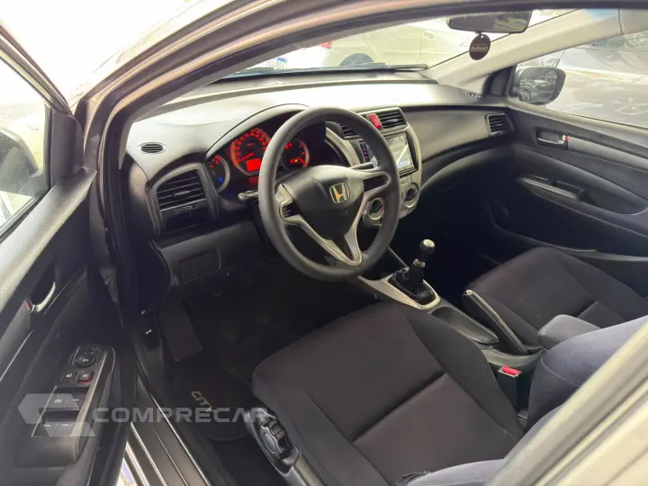CITY 1.5 DX Sedan 16V