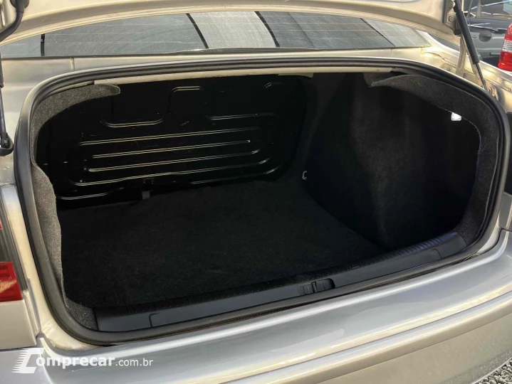 POLO SEDAN 1.6 MI 8V FLEX 4P MANUAL