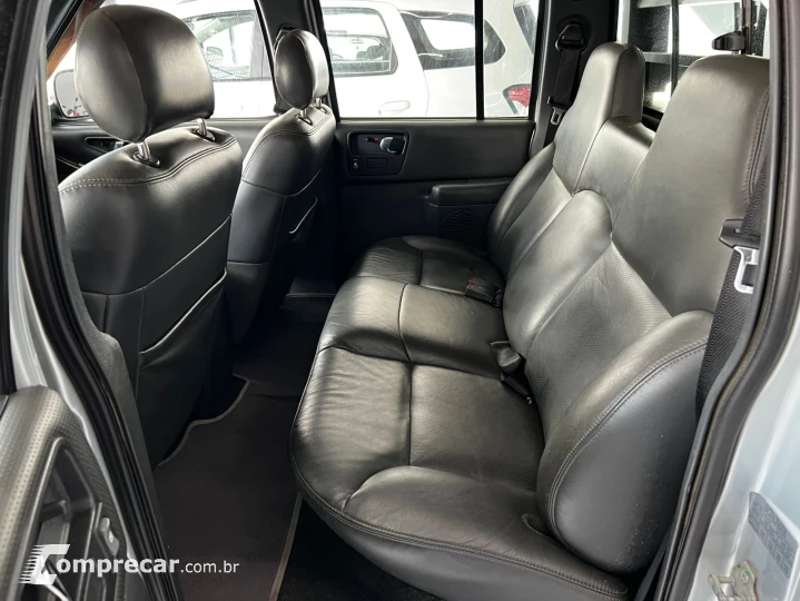 S10 2.4 MPFI Executive 4X2 CD 8V