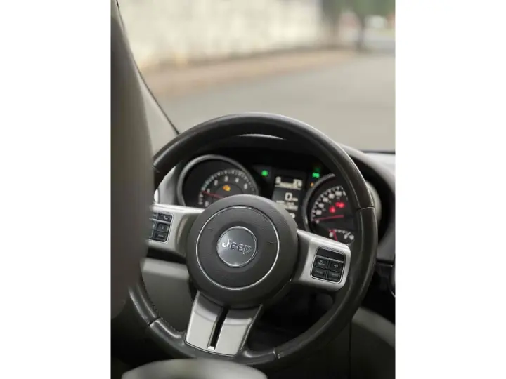 GRAND CHEROKEE 3.6 LAREDO 4X4 V6 24V GASOLINA 4P AUTOMÁTICO
