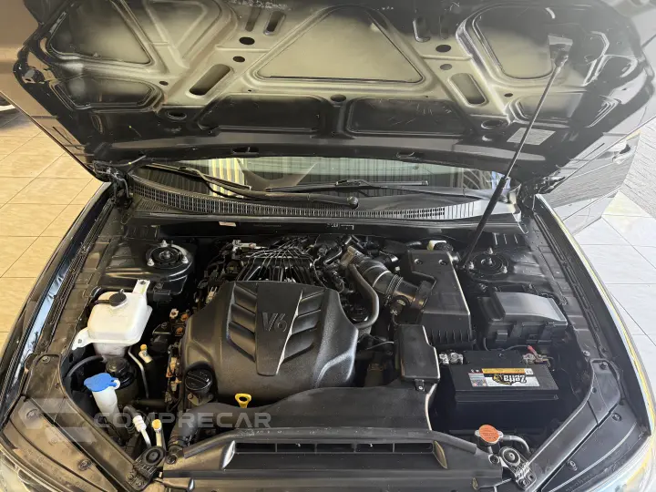 AZERA 3.3 MPFI GLS Sedan V6 24V