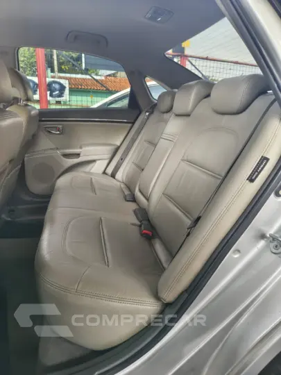 AZERA 3.3 MPFI GLS Sedan V6 24V