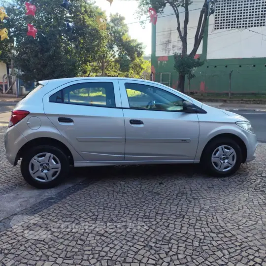 ONIX HATCH LS 1.0 8V FlexPower 5p Mec.