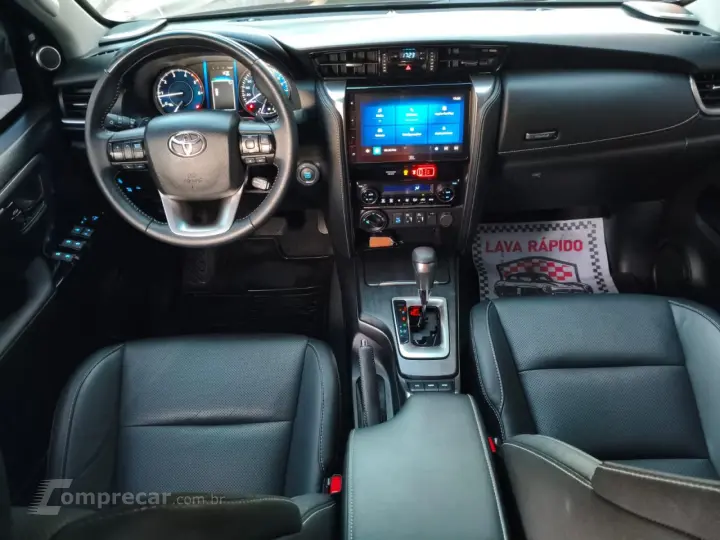 Hilux SW4 2.8 4P SRX 4X4 7 LUGARES TURBO DIESEL AUTOMÁTICO