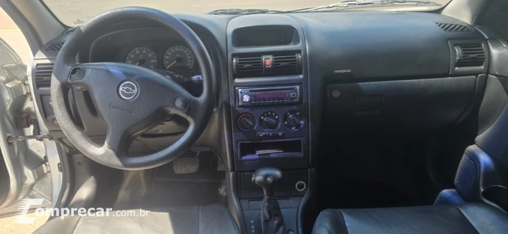 ASTRA 2.0 MPFI Advantage Sedan 8V