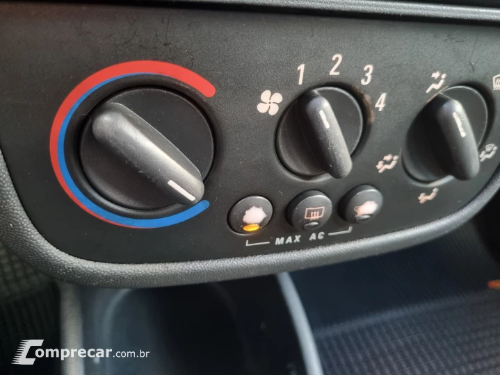 CORSA 1.8 MPFI Maxx Sedan 8V