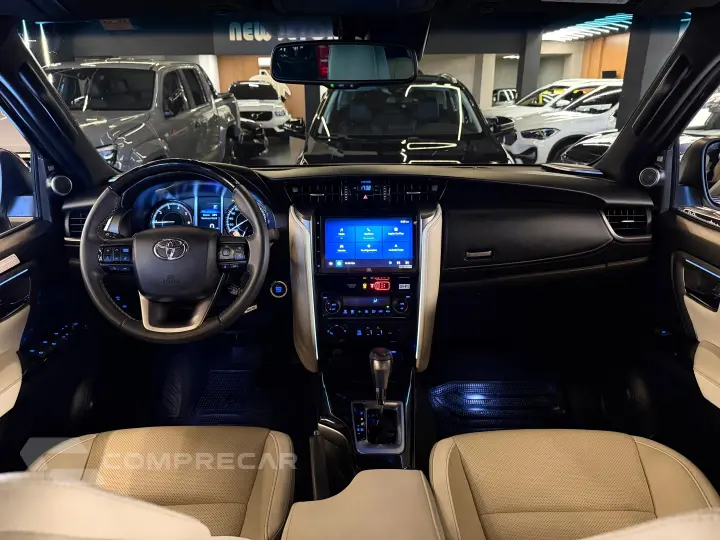 HILUX SW4 2.8 D-4D TURBO DIESEL DIAMOND 7L 4X4 AUTOMÁTICO