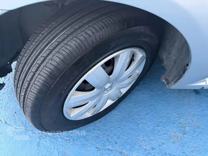 LOGAN 1.0 Authentique 16V