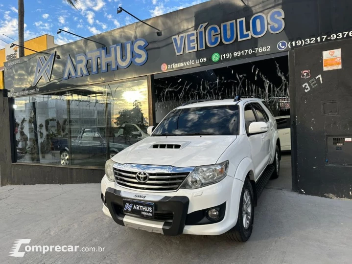 Hilux SW4 SRV D4-D 4x4 3.0 TDI Dies. Aut