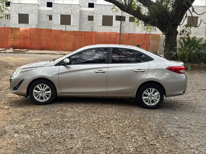 YARIS 1.5 16V FLEX SEDAN XL PLUS TECH MULTIDRIVE