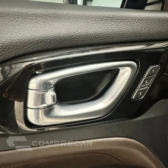 Commander Overl. 2.2 TD 4x4 Diesel Aut.