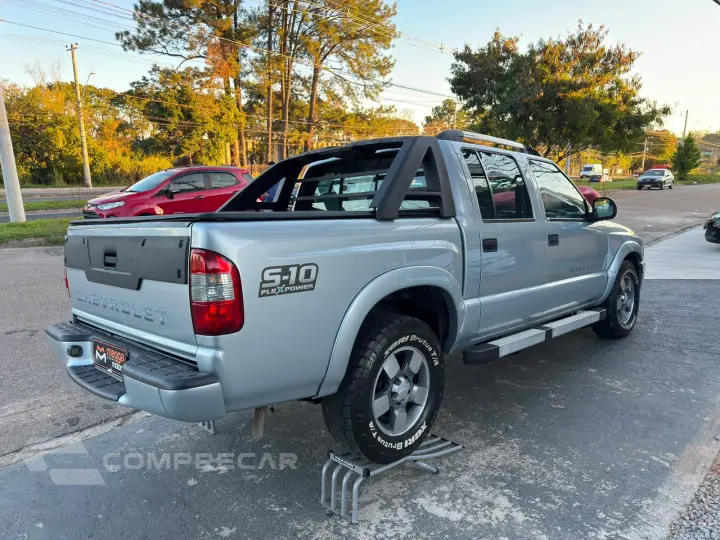 S10 2.4 FLEX EXECUTIVE CABINE DUPLA