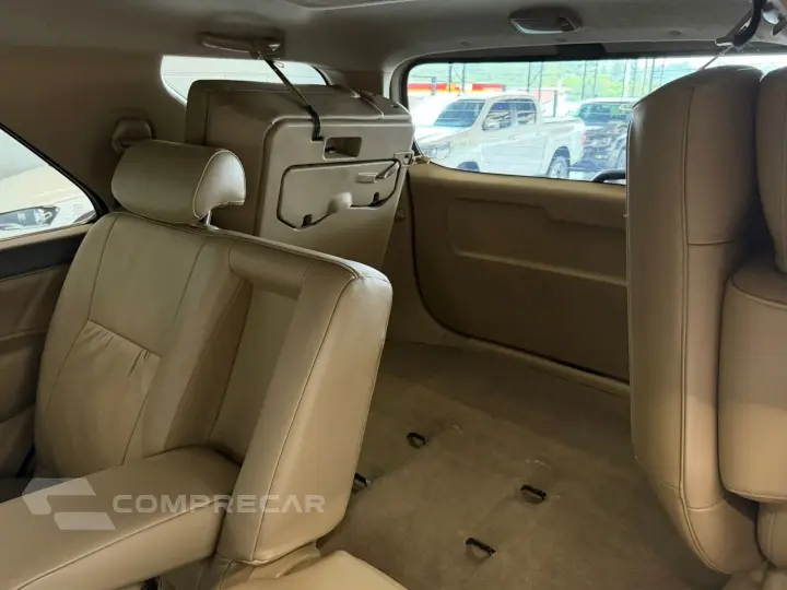 HILUX SW4 3.0 SRV 4X4 7 LUGARES 16V TURBO INTERCOOLER DIESEL