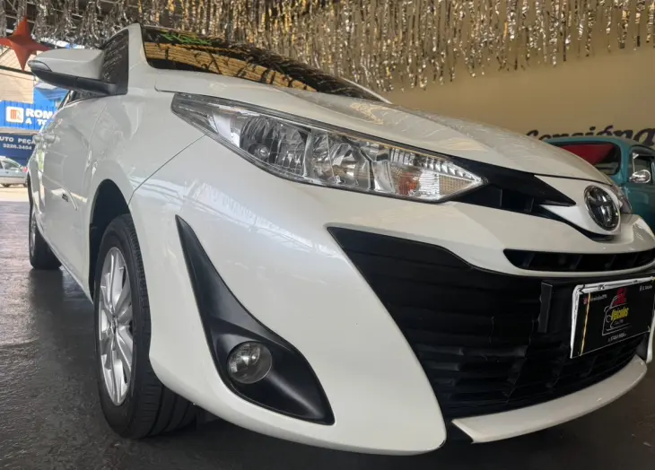 YARIS 1.5 16V Sedan XS Connect