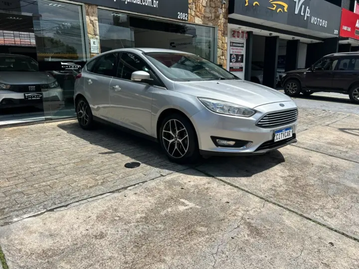 FOCUS 2.0 TITANIUM FASTBACK 16V FLEX 4P POWERSHIFT