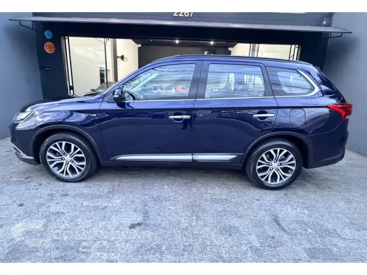 OUTLANDER 3.0 GT 4X4 V6 24V GASOLINA 4P AUTOMÁTICO
