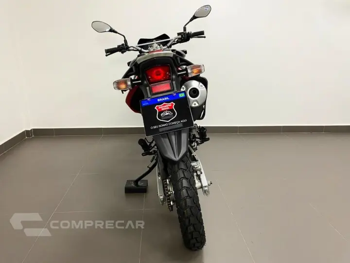 HONDA XRE 300 - PRETO E VERMELHO