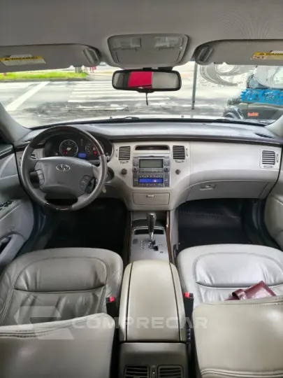 AZERA 3.3 MPFI GLS Sedan V6 24V