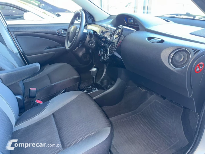 Étios Sedan XS 1.5